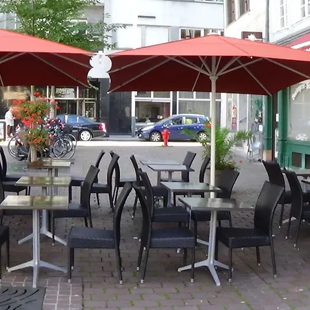 Paola, Pamela, Patricia Et Pascale Straßburg