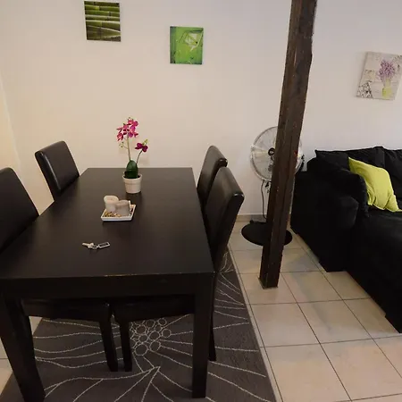 Paola, Pamela, Patricia Et Pascale