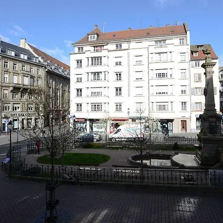 Paola, Pamela, Patricia Et Pascale *