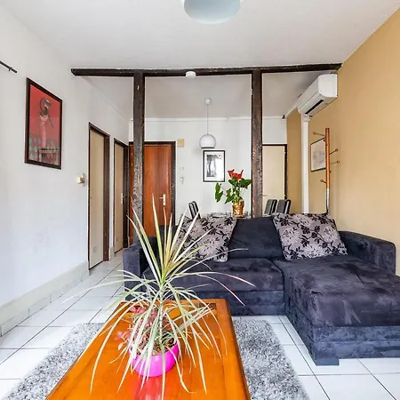 Paola, Pamela, Patricia Et Pascale