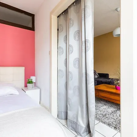 Paola, Pamela, Patricia Et Pascale