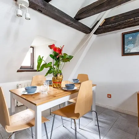 Paola, Pamela, Patricia Et Pascale *