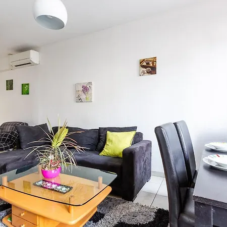 Paola, Pamela, Patricia Et Pascale *