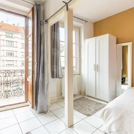 Paola, Pamela, Patricia Et Pascale *