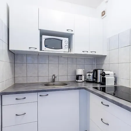 Paola, Pamela, Patricia Et Pascale