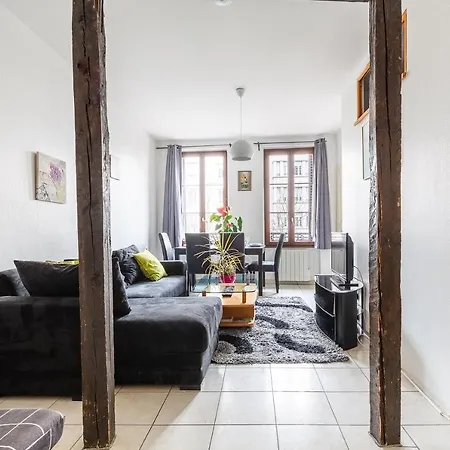 Paola, Pamela, Patricia Et Pascale *