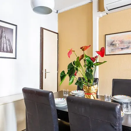 Paola, Pamela, Patricia Et Pascale *