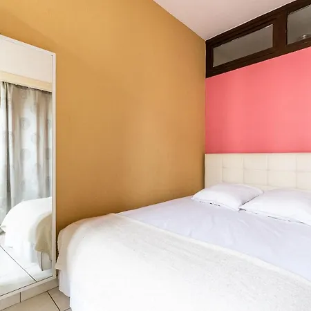 Paola, Pamela, Patricia Et Pascale *