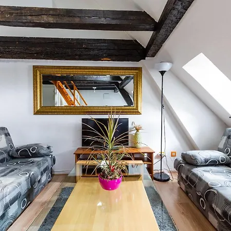 Paola, Pamela, Patricia Et Pascale *